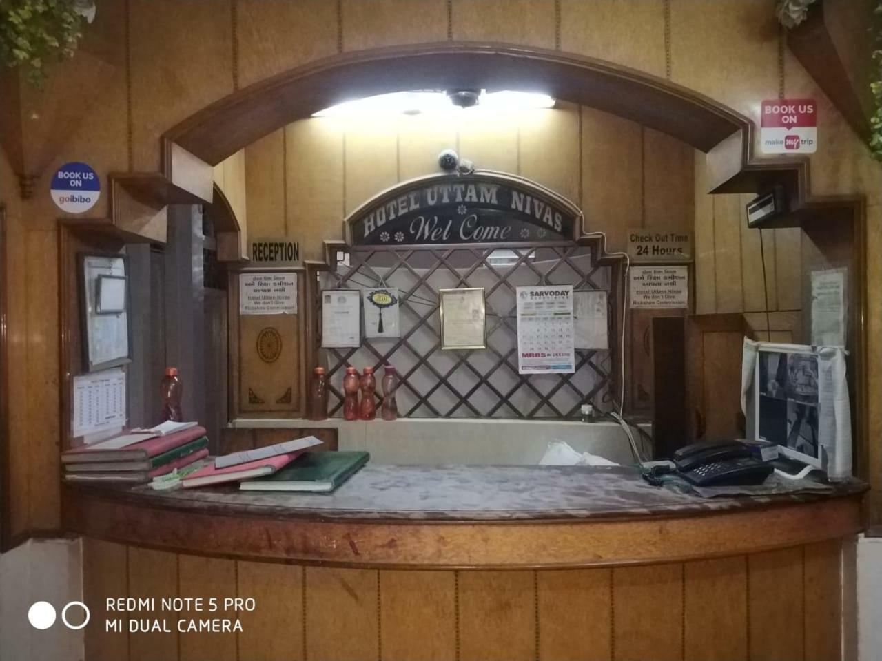 Hotel Uttam Nivas Ahmadabad Zewnętrze zdjęcie