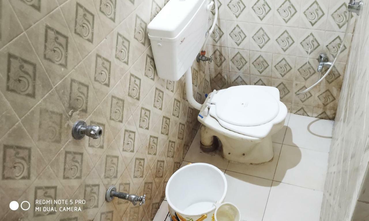 Hotel Uttam Nivas Ahmadabad Zewnętrze zdjęcie