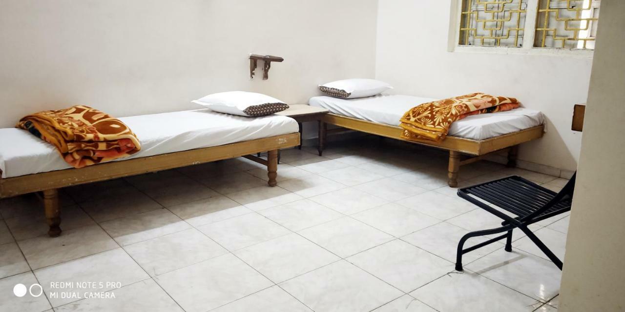 Hotel Uttam Nivas Ahmadabad Zewnętrze zdjęcie